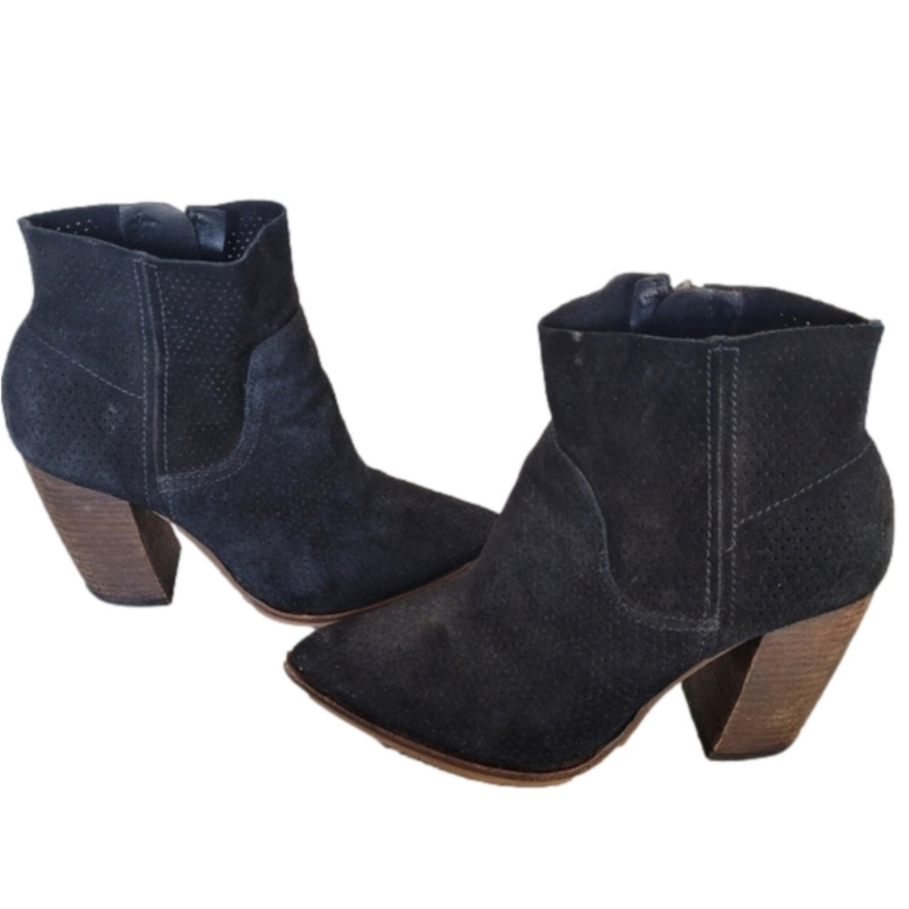Vince Camuto Black Suede Full Zip Ankle Bootie Size 8